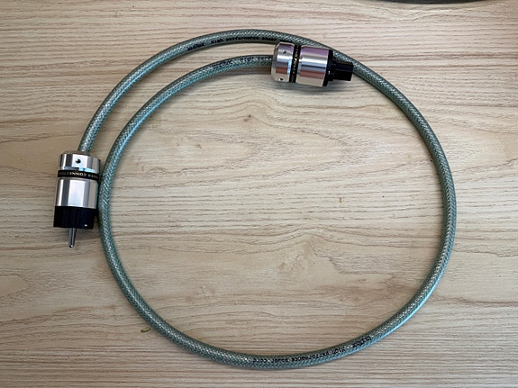 Isotek high performance virtakaapeli