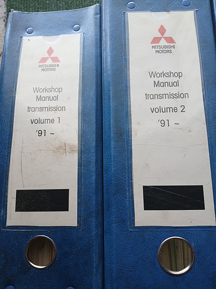 Mitsubishi korjaamokirjat