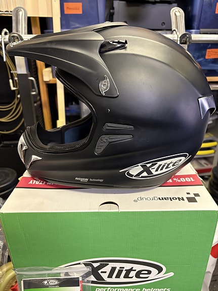X-lite X-501 motocrosskypärä L musta