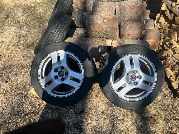 Saab 16" kesärenkaat aluvanteilla.