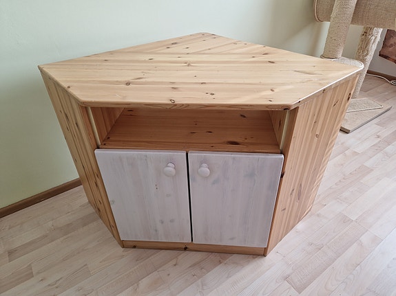 Puinen tv-taso
