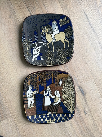 Arabia Kalevala seinälautaset 1982 ja 1992
