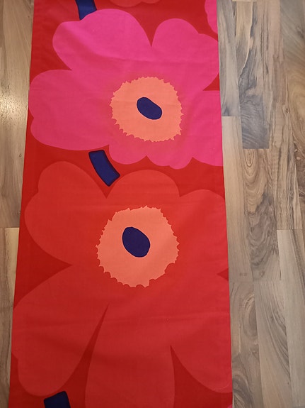 Marimekko Unikko punainen kaitaliina