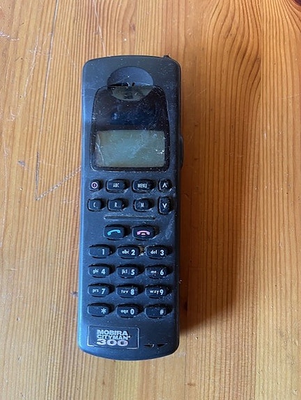 Mobira 300 vanha nmt puhelin
