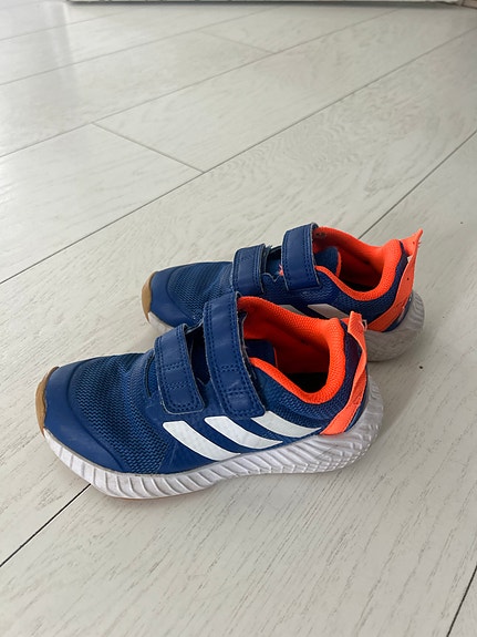 Adidas sisäpeli kengät