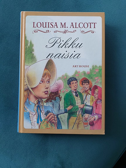 Pikku naisia kovakantinen kirja