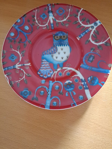 Iittala Taika lautanen punainen pöllökuvio