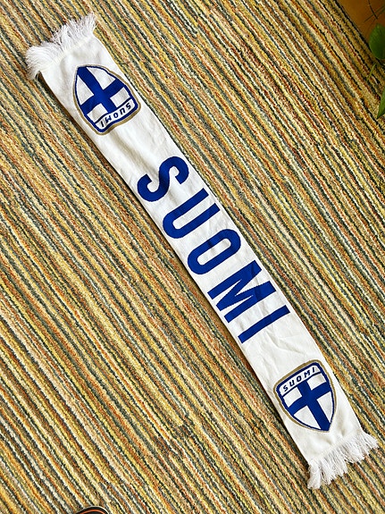 SUOMI Huuhkajat kannustushuivi
