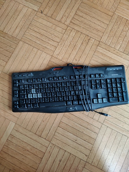 Logitech g105 Mustapunainen USB-näppäimistö