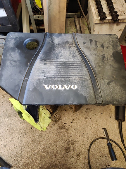 Volvo v50 2006vm moottorin muovikansi