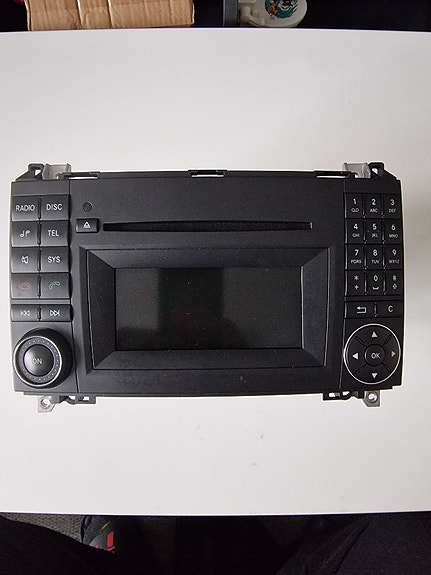 Mercedes-Benz Audio 20 MF2830 soitin / navigaattori