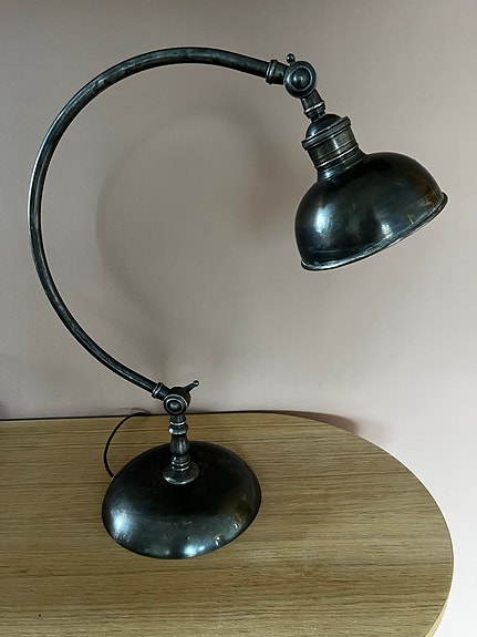 Lampe de bureau -pöytälamppu