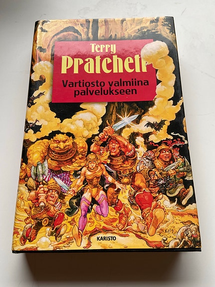 Terry Pratchett Vartiosto valmiina palvelukseen kovakantinen kirja