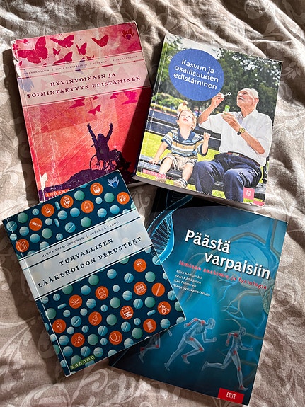 Lähihoitajan oppikirjoja