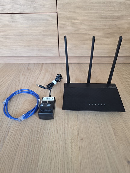 ASUS RT-AC51U AC750 Dual Band WiFi reititin