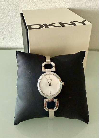 DKNY rannekello