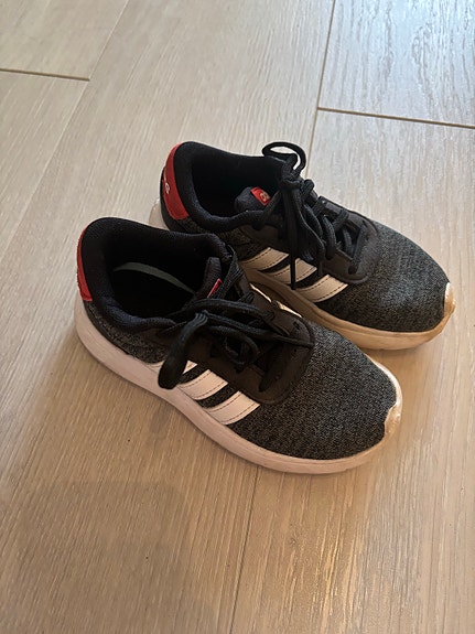 Adidas lasten lenkkarit 28