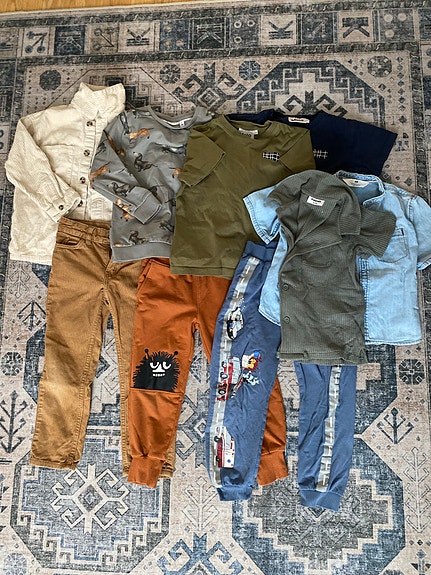 Vaatesetti koko väli 98-110. Molo, name it, H&M, kappahl, moomin ja Lindex