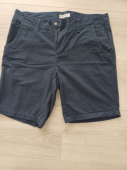 Miesten shortsit L