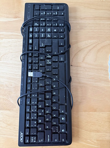 Vanha toimiva tietokoneen näppäimistö