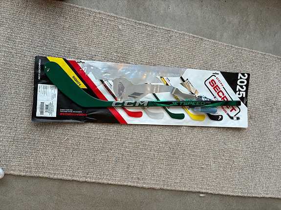 CCM ministicks maila right, UUSI