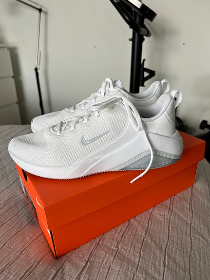 Nike Air Zoom Bella 7 salikengät koko 42 valkoinen