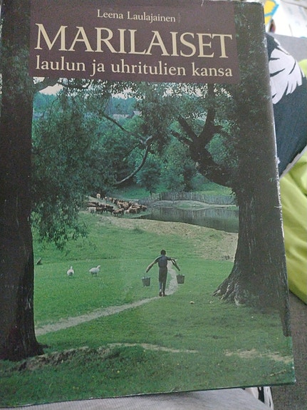 Leena Laulajainen(toim): Marilaiset. Laulun ja uhritulien kansa