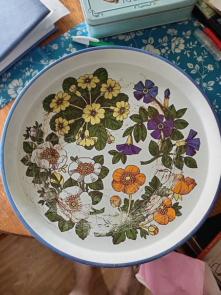 Erittäin rustiikkinen vanha tarjotin