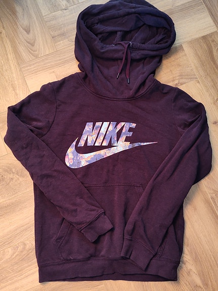 Nike huppari