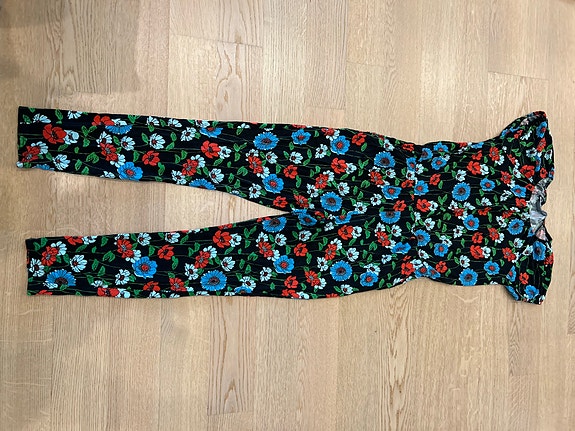 Me&I jumpsuit koko 146/152