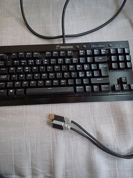 Corsair K65 pelinäppäimistö