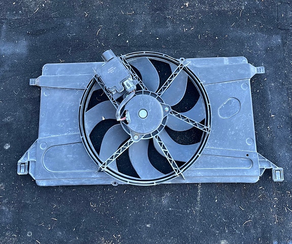 Ford Focus mk2 Jäähdyttimen tuuletin