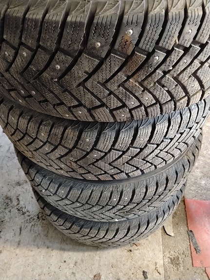 Nastarenkaat 195/65R15