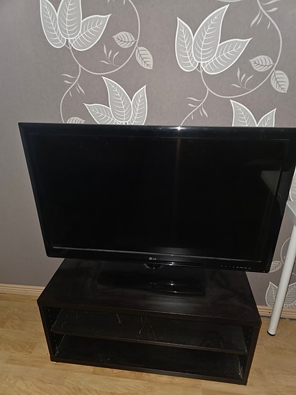 TV-taso ja LG Full HD TV