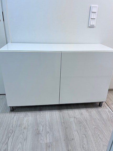Ikean Bestå lipasto senkki valkoinen korkeakiilto Selsviken 120x42x75 cm
