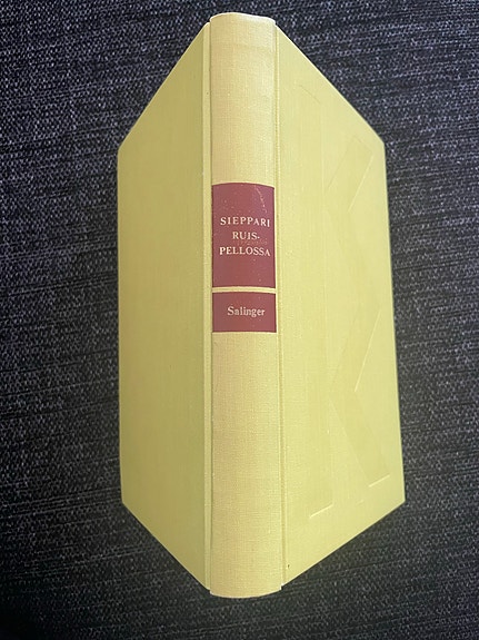 J. D. Salinger – Sieppari ruispellossa kovakantinen kirja