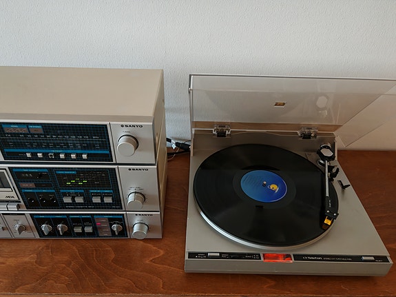 Vintage hifi-paketti levysoittimella