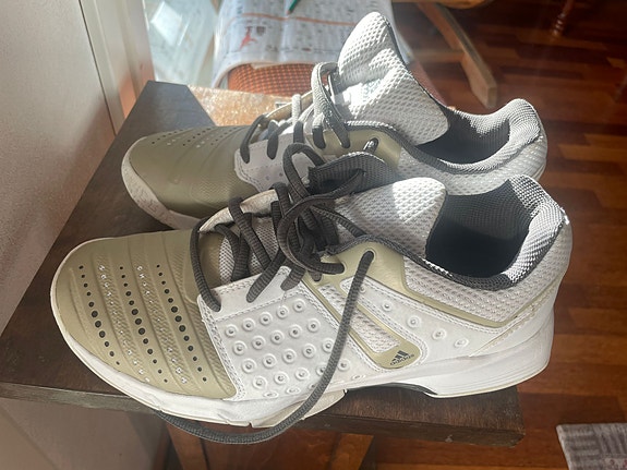 Adidas, Court Stabil 12 -sisäpelikengät