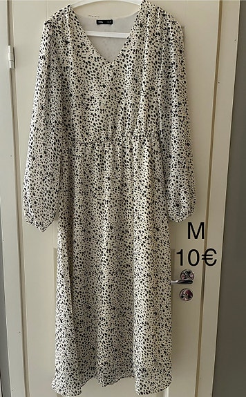 Naisten mekko
