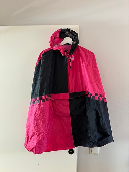 🌧️ Pinkki musta sadetakki koko S