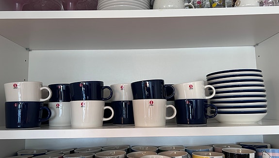 Iittala Teema kupit ja lautaset sininen/valkoinen