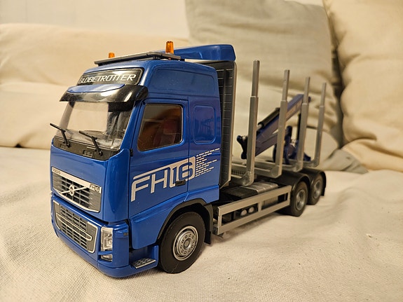 Emek Volvo FH16 puutavara-auto lelu
