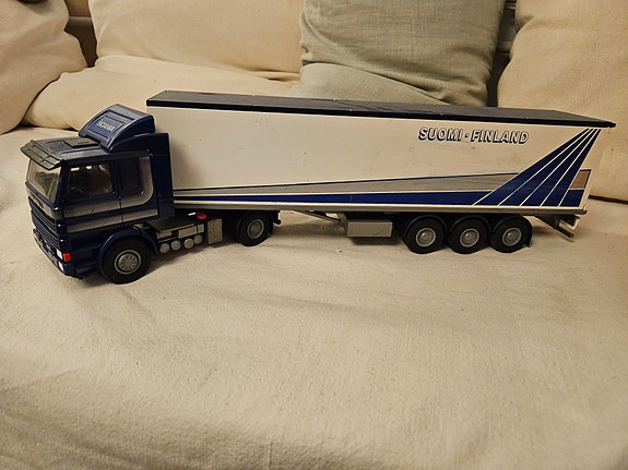 Emek Scania 142H rekka-lelu perävaunulla