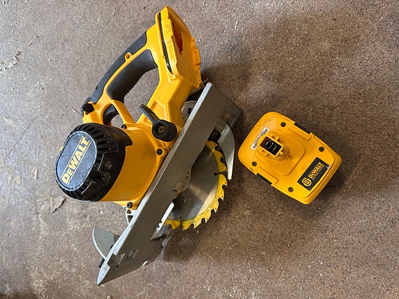 DeWalt DC390 akkusirkkeli + akku
