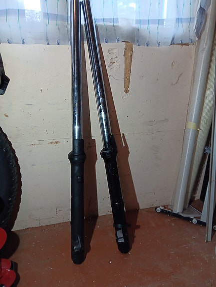 Myydään yamaha wr 125x keulan pumput.