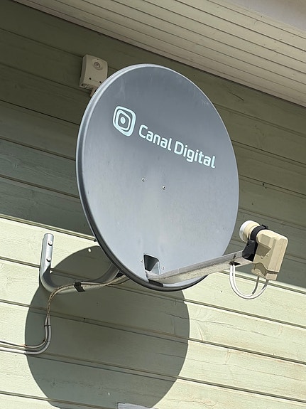Satelliitti lautanen ja mikropää