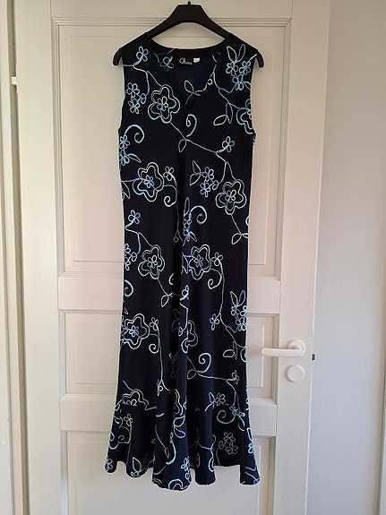 Juhlamekko Canelle, koko 42