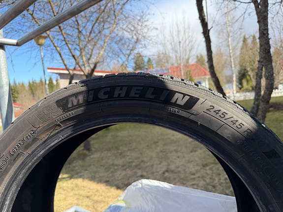 Michelinin Alpin 5 suv kitkarenkaat