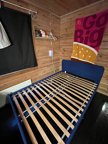 IKEA sänky runko sininen
