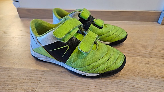 Jalkapallokengät 32 (Espoo)